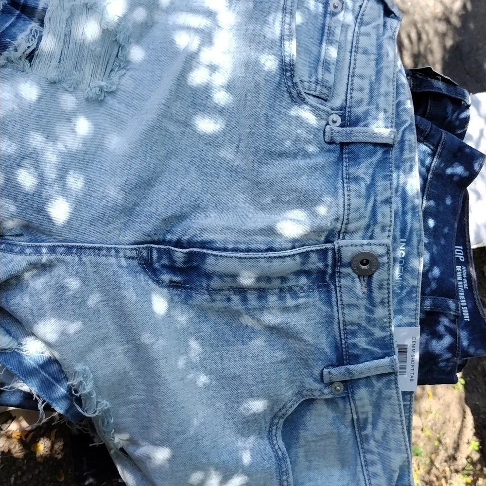 Shorts - Picture 2 of 5